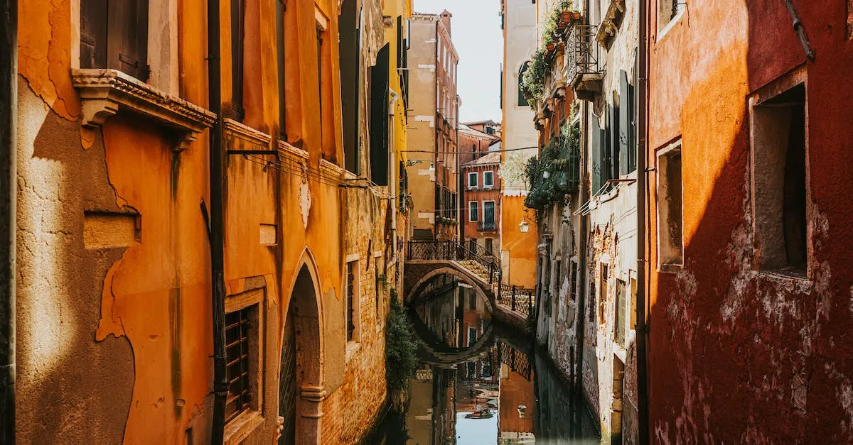 How Big Is Italy Compared To Florida? Eye And Pen