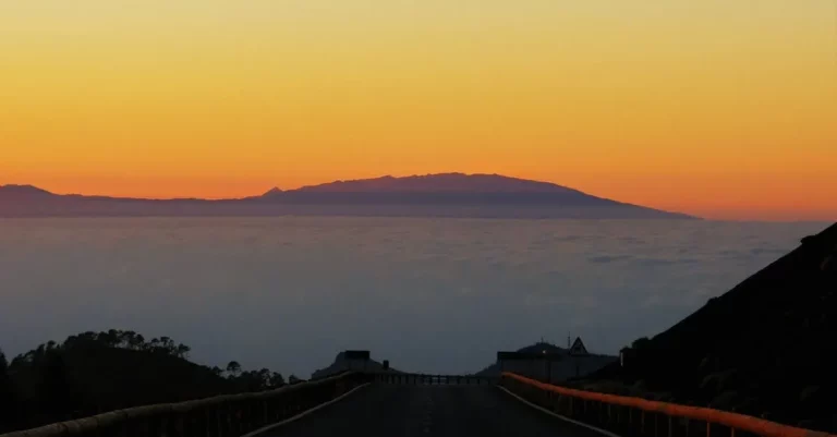 How Long After Sunset Does It Get Dark In California?