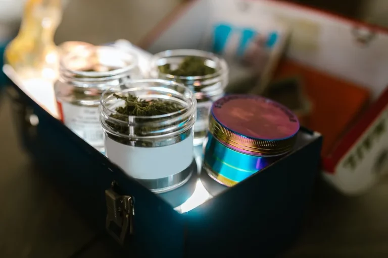 A Guide To Dispensary Closing Times Across California
