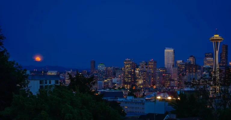 Is It Safe To Walk Around Downtown Seattle At Night?