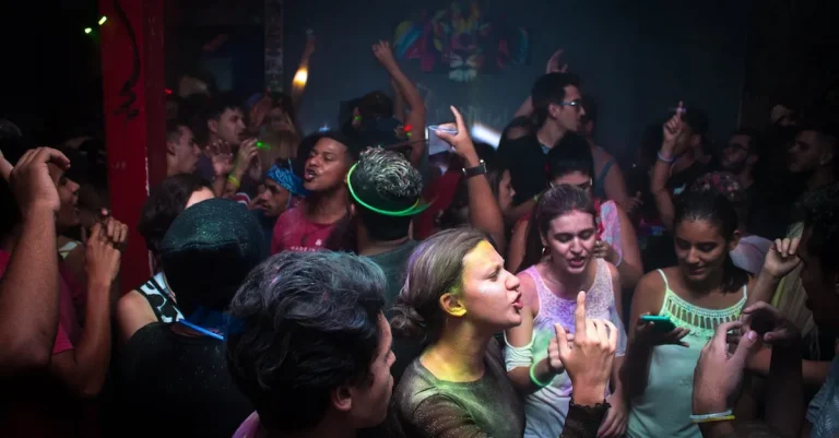 Live It Up Under 21 – The Best Vegas Clubs For 18-20 Year Olds