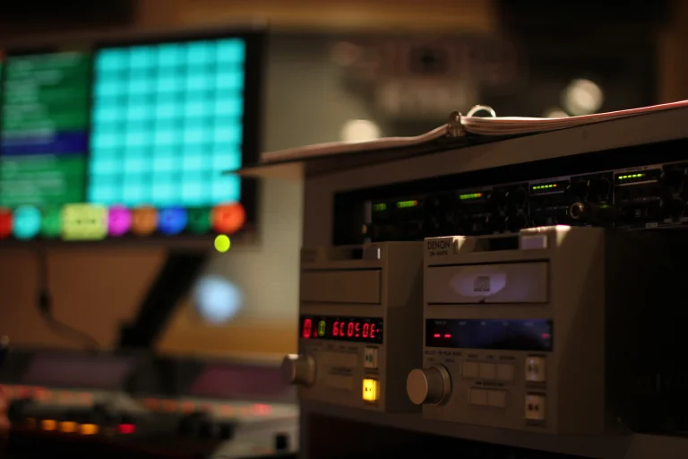 Tune In To The Top Oldies Radio Stations In Los Angeles