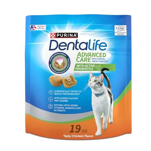 Purina DentaLife Cat Dental Treats in chicken flavor