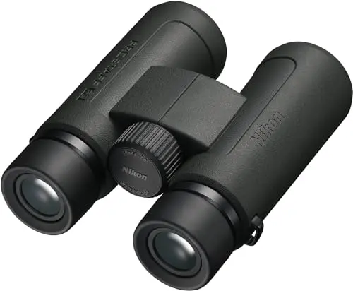 Nikon PROSTAFF P3 10x42 binoculars with sleek design and adjustable eyecups