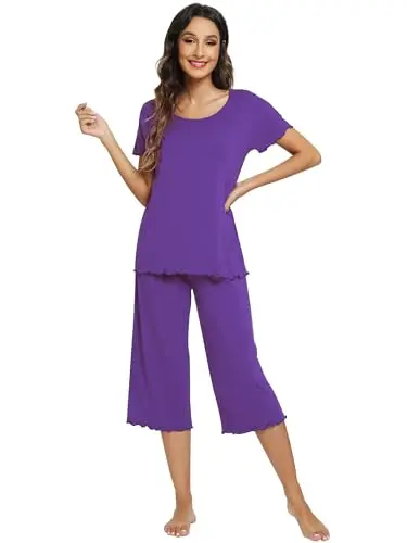WiWi women's short sleeve pajama set with capri pants