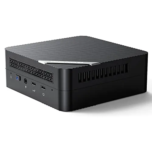 MINISFORUM UM560 XT mini PC in black finish