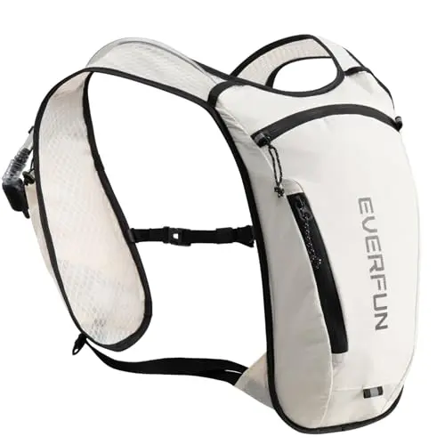 EVERFUN lightweight hydration backpack with 1.5L water bladder and reflective strips